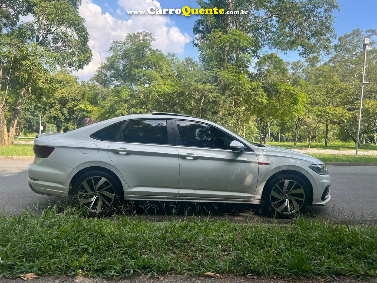 VOLKSWAGEN   JETTA GLI 350 TSI 2.0 16V 4P AUT.   BRANCO 2019 2.0 GASOLINA - Loja