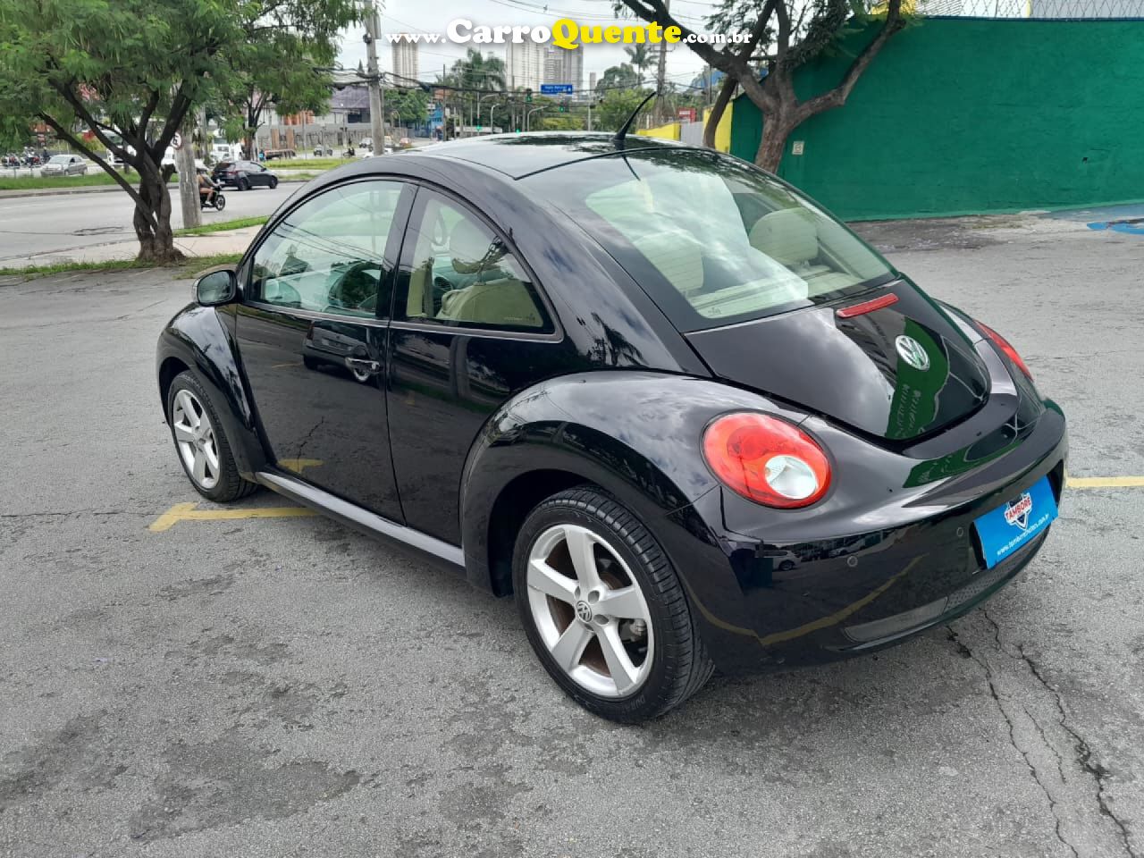 VOLKSWAGEN   NEW BEETLE 2.0 MI MEC.AUT.   PRETO 2010 2.0 GASOLINA - Loja