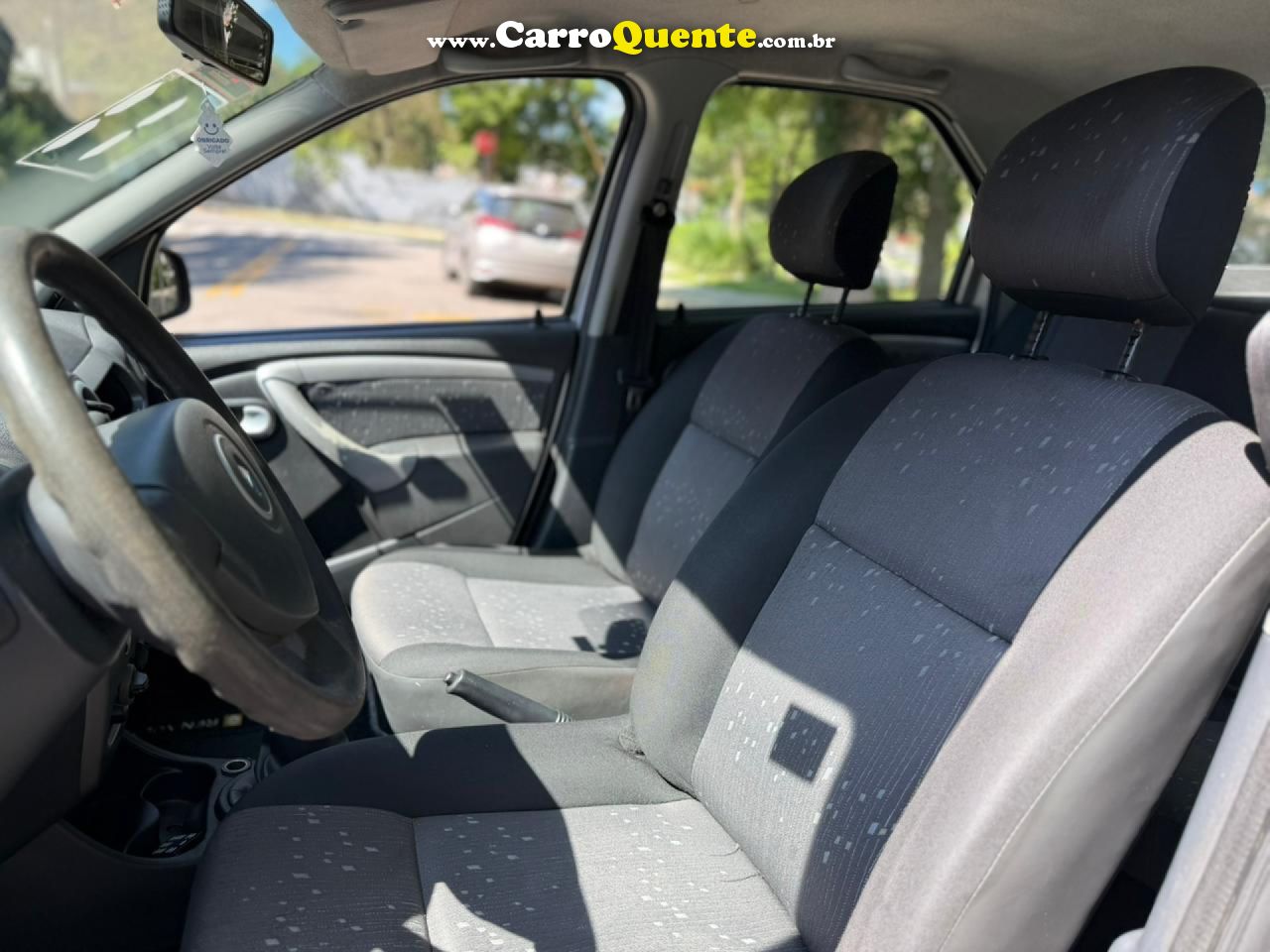 RENAULT   LOGAN EXPRESSION HI-FLEX 1.6 8V 4P   PRATA 2011 1.6 GASOLINA - Loja
