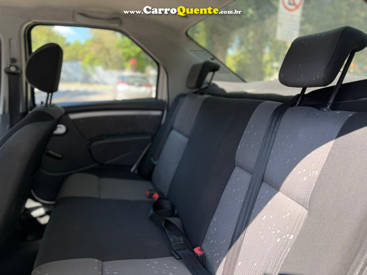 RENAULT   LOGAN EXPRESSION HI-FLEX 1.6 8V 4P   PRATA 2011 1.6 GASOLINA - Loja