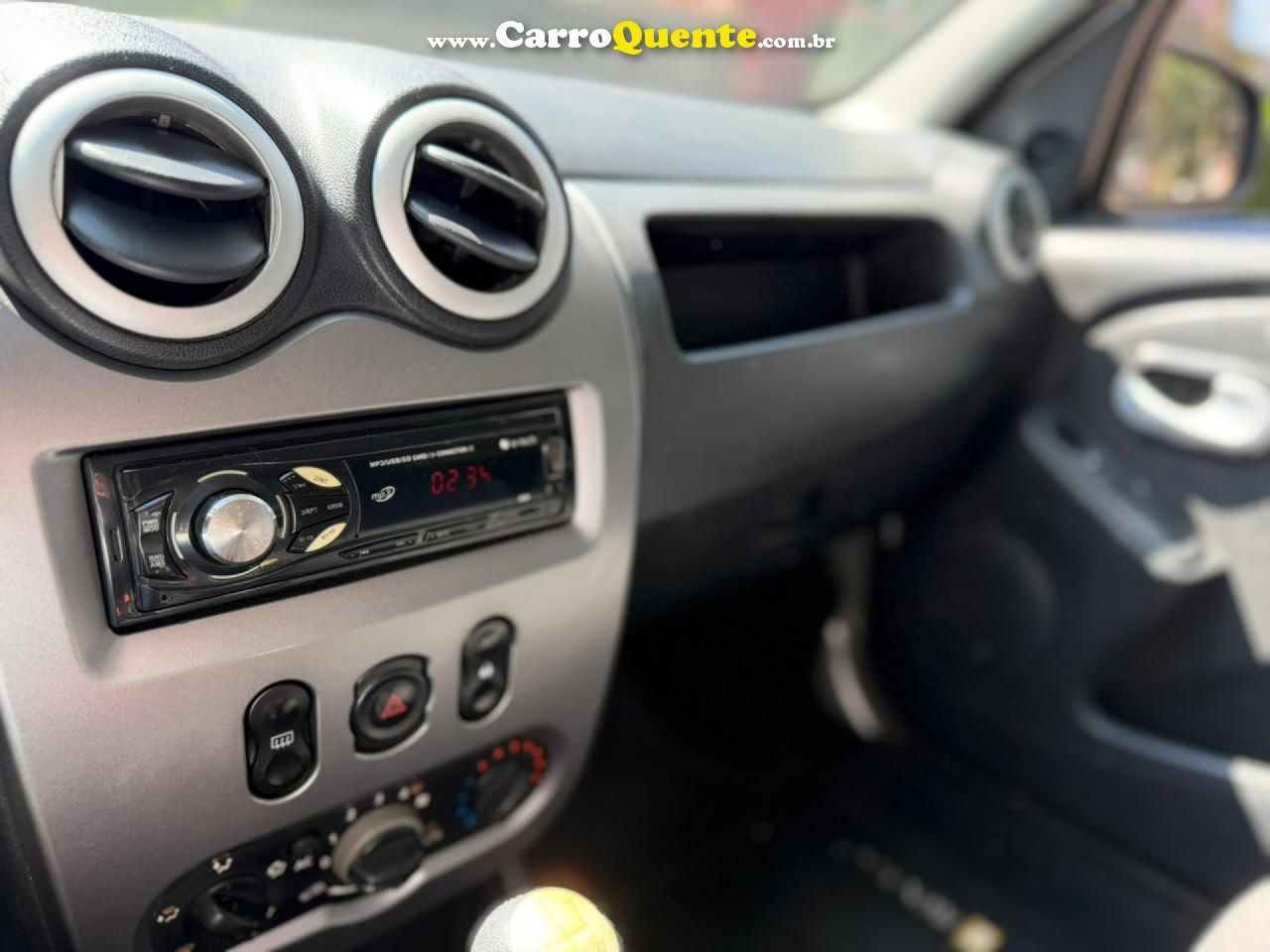 RENAULT   LOGAN EXPRESSION HI-FLEX 1.6 8V 4P   PRATA 2011 1.6 GASOLINA - Loja