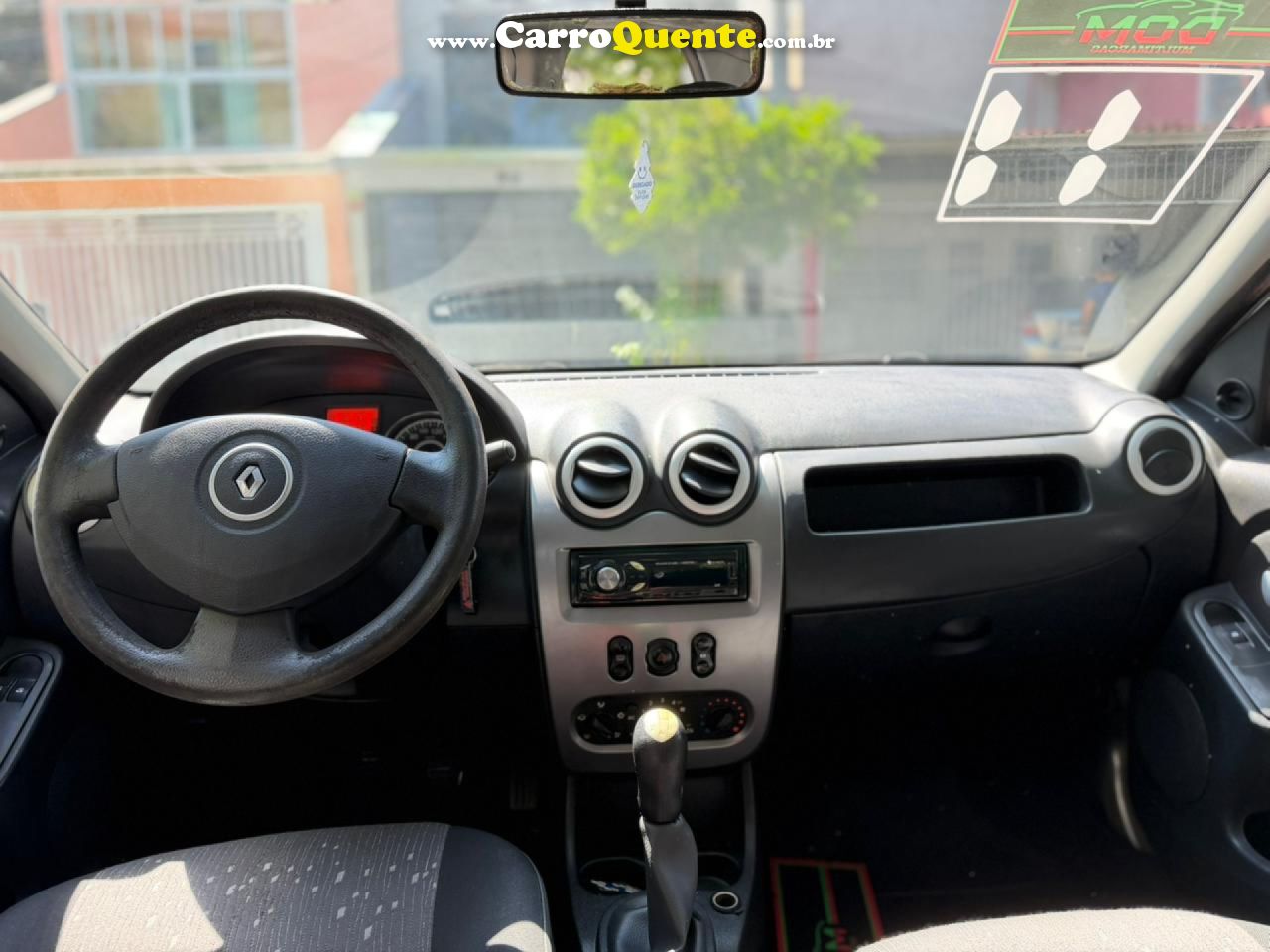 RENAULT   LOGAN EXPRESSION HI-FLEX 1.6 8V 4P   PRATA 2011 1.6 GASOLINA - Loja
