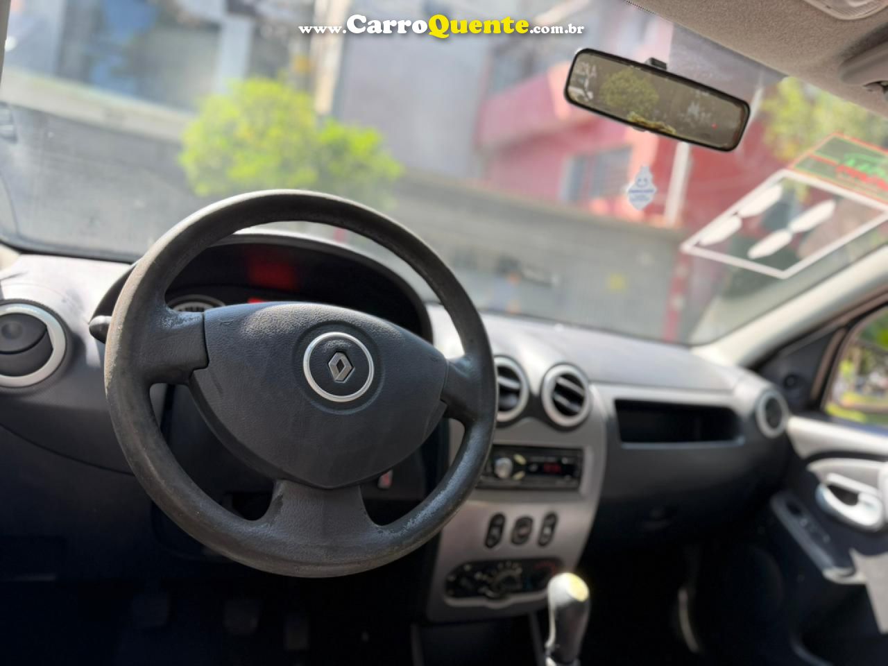 RENAULT   LOGAN EXPRESSION HI-FLEX 1.6 8V 4P   PRATA 2011 1.6 GASOLINA - Loja