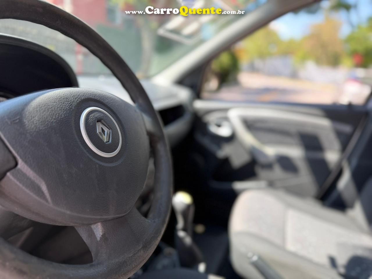 RENAULT   LOGAN EXPRESSION HI-FLEX 1.6 8V 4P   PRATA 2011 1.6 GASOLINA - Loja
