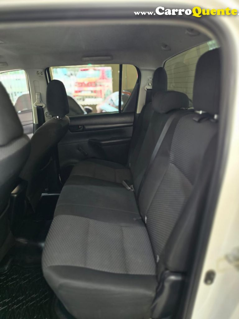 TOYOTA   HILUX CD 4X4 2.8 DIESEL MEC.   BRANCO 2018 2.8 DIESEL - Loja