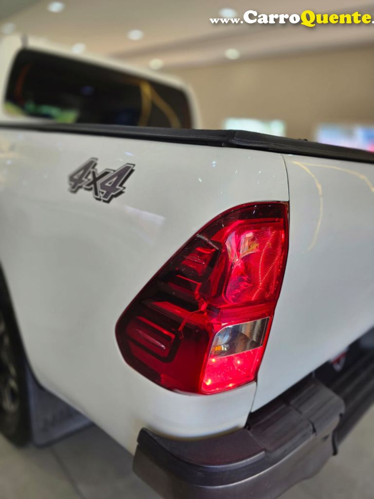 TOYOTA   HILUX CD 4X4 2.8 DIESEL MEC.   BRANCO 2018 2.8 DIESEL - Loja