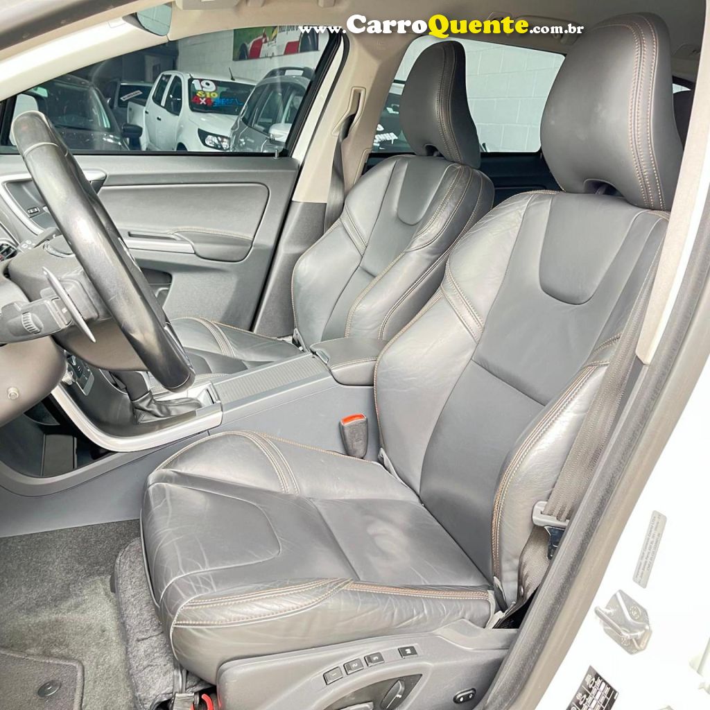 VOLVO   VOLVO XC60 2.0 T5 DYNAMIC   BRANCO 2015 2.0 GASOLINA - Loja