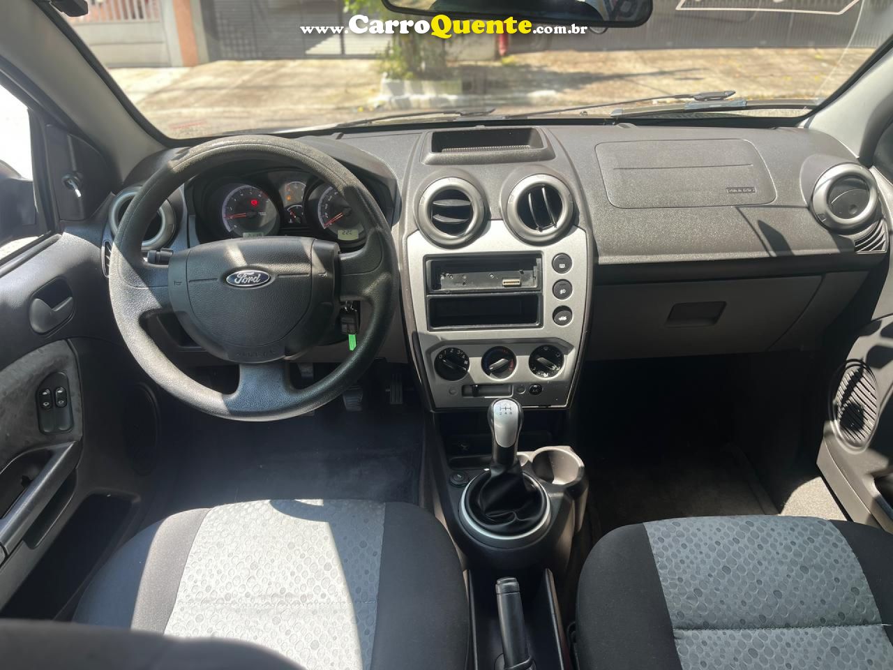 FORD   FIESTA SE 1.0 8V FLEX 5P   PRATA 2014 1.0 FLEX - Loja