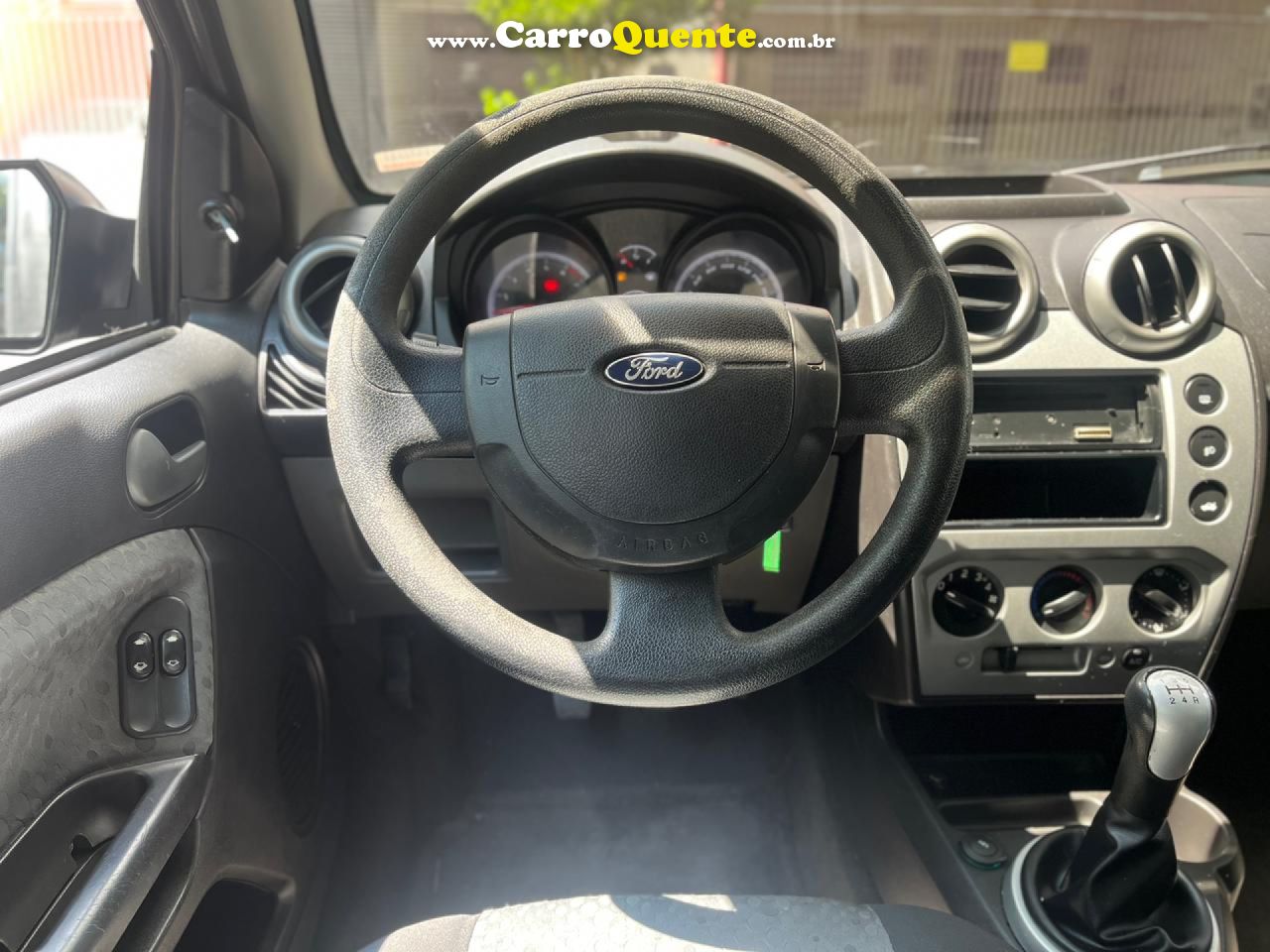 FORD   FIESTA SE 1.0 8V FLEX 5P   PRATA 2014 1.0 FLEX - Loja