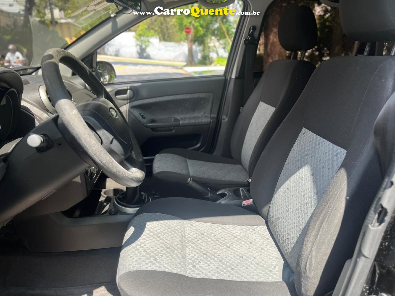 FORD   FIESTA SE 1.0 8V FLEX 5P   PRATA 2014 1.0 FLEX - Loja