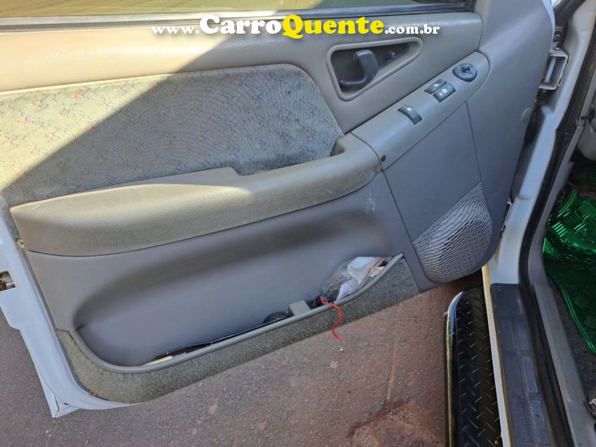 Chevrolet S10 2.2 EFI DLX 4X2 CD 8V GASOLINA 4P MANUAL - Loja