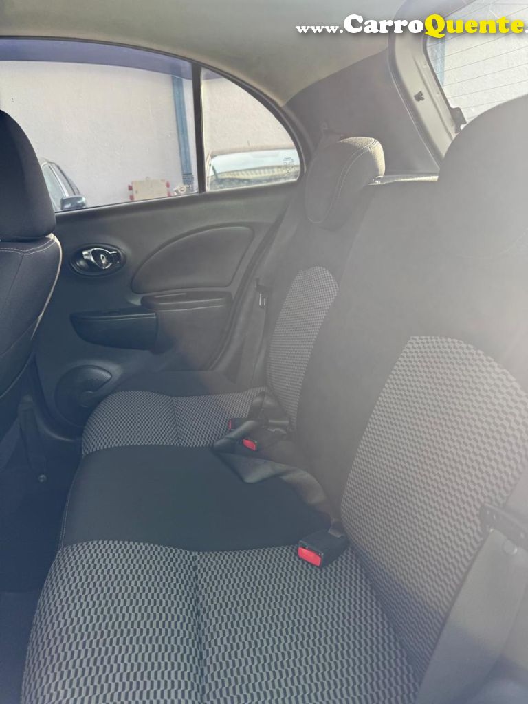 NISSAN   MARCH SV 1.6 16V FLEXSTART 5P AUT.   PRATA 2017 1.6 GASOLINA - Loja