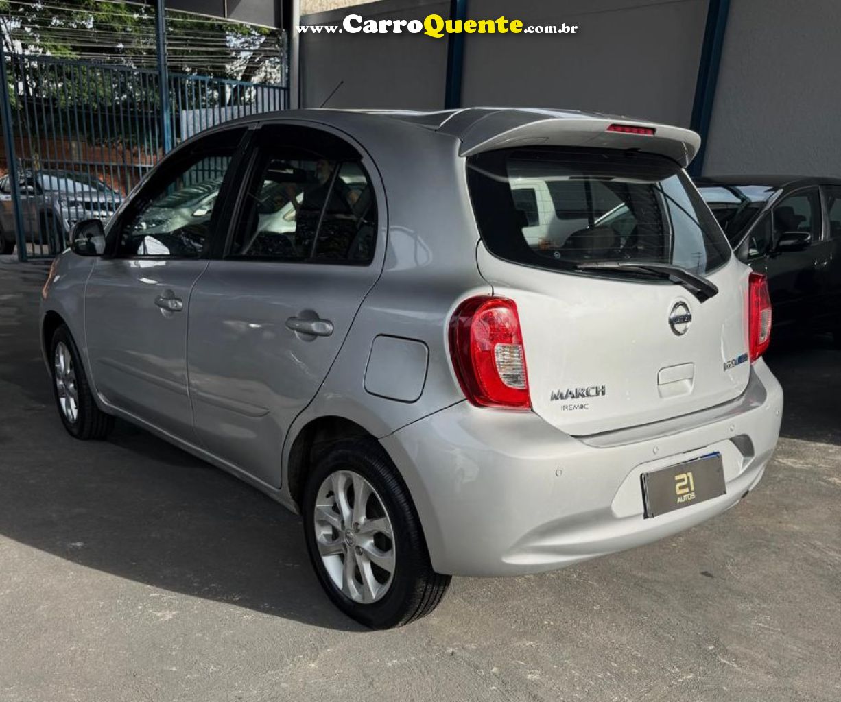 NISSAN   MARCH SV 1.6 16V FLEXSTART 5P AUT.   PRATA 2017 1.6 GASOLINA - Loja