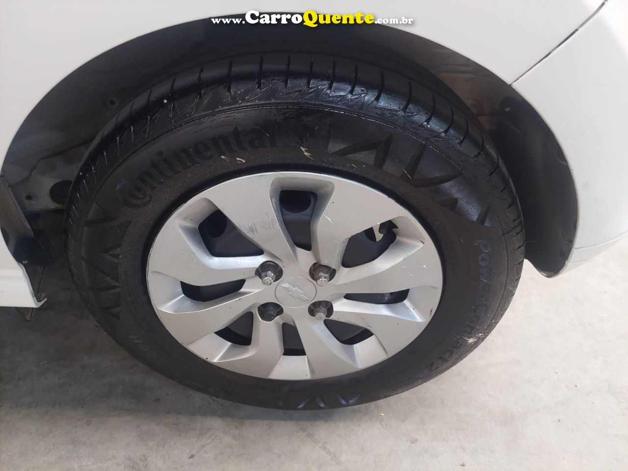 CHEVROLET   ONIX HATCH JOY 1.0 8V FLEX 5P MEC.   BRANCO 2019 1.0 FLEX - Loja