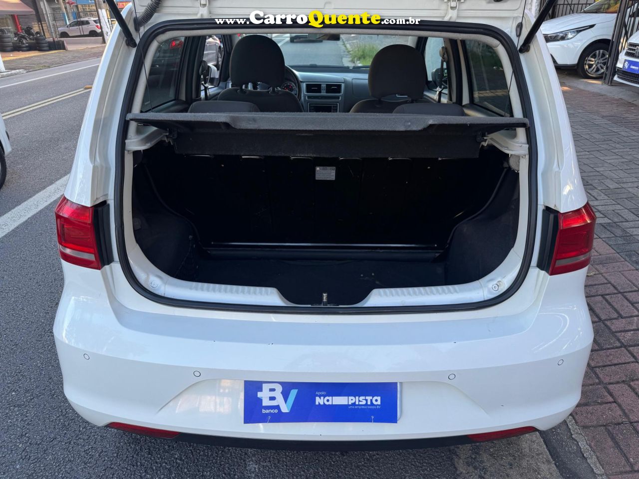 VOLKSWAGEN   FOX COMFORTLINE 1.6 FLEX 8V 5P   BRANCO 2016 1.6 FLEX - Loja