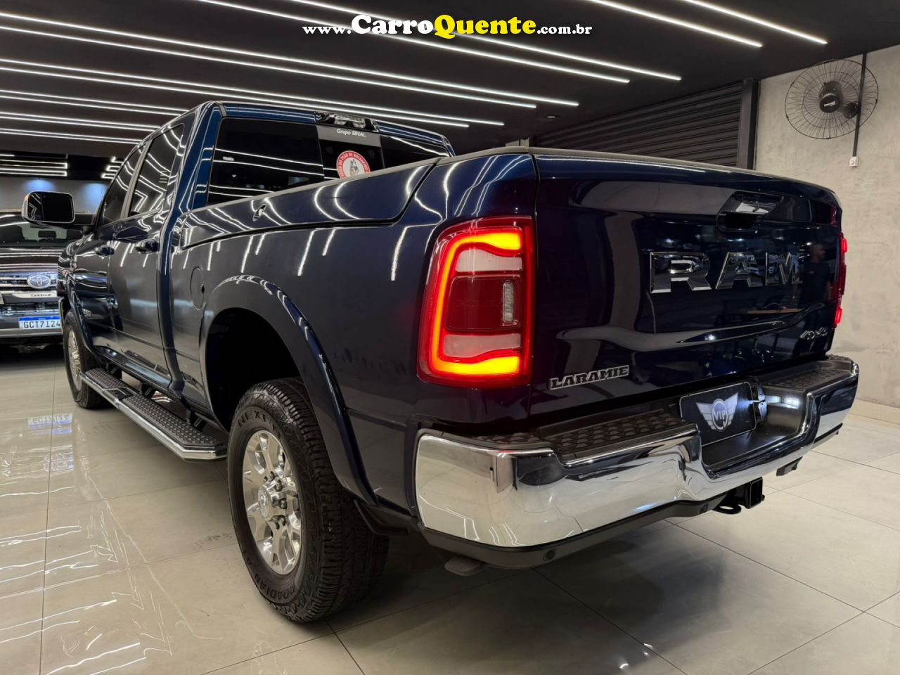 RAM   3500 LARAMIE 6.7 TB CD 4X4 DIESEL   AZUL 2022 6.7 DIESEL - Loja