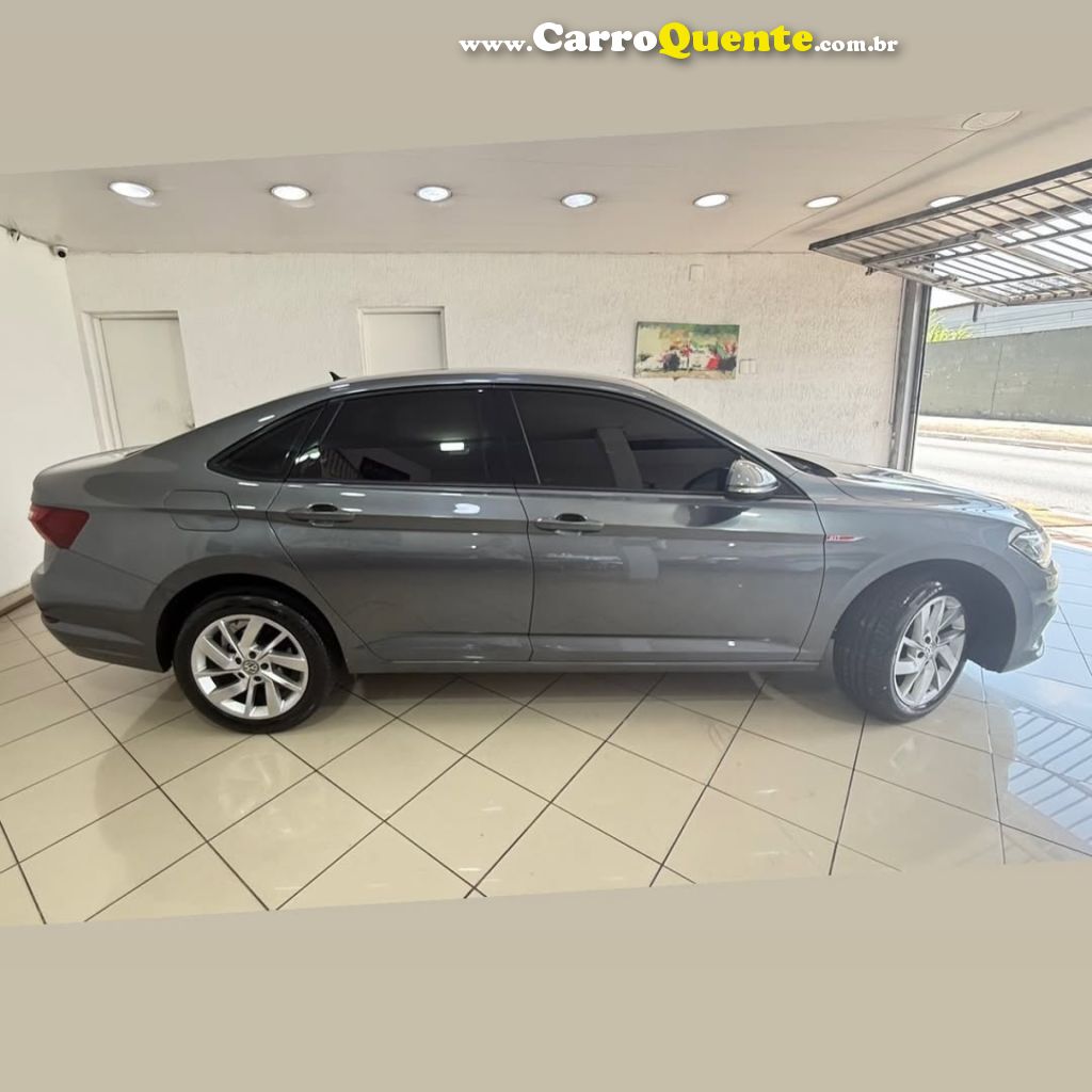 VOLKSWAGEN   JETTA COMFORT. 250 TSI 1.4 FLEX 16V AUT.   CINZA 2019 1.4 FLEX - Loja