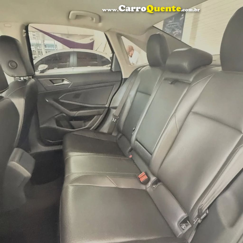 VOLKSWAGEN   JETTA COMFORT. 250 TSI 1.4 FLEX 16V AUT.   CINZA 2019 1.4 FLEX - Loja