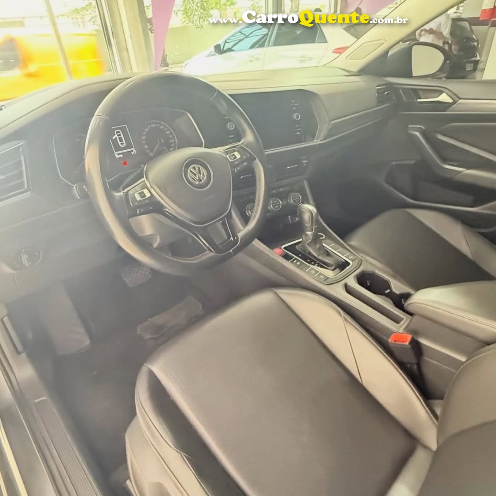 VOLKSWAGEN   JETTA COMFORT. 250 TSI 1.4 FLEX 16V AUT.   CINZA 2019 1.4 FLEX - Loja