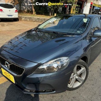 VOLVO   V40 T-4 KINETIC 2.0 AUT.   AZUL 2018 2.0 GASOLINA