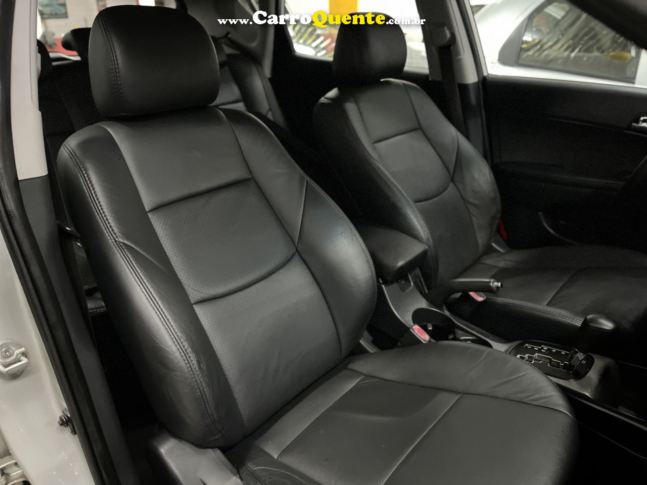 HYUNDAI   I30 2.0 16V 145CV 5P AUT.   PRATA 2011 2.0 GASOLINA - Loja