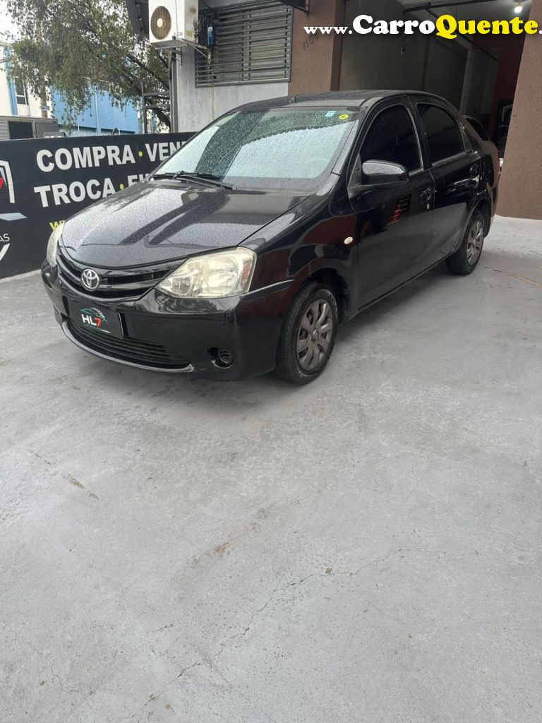 TOYOTA   ETIOS XS SEDAN1.5 FLEX 16V 4P MEC.   PRETO 2014 1.5 FLEX - Loja