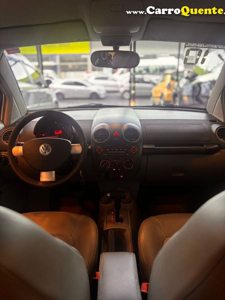 VOLKSWAGEN   NEW BEETLE 2.0 MI MEC.AUT.   PRATA 2010 2.0 GASOLINA - Loja
