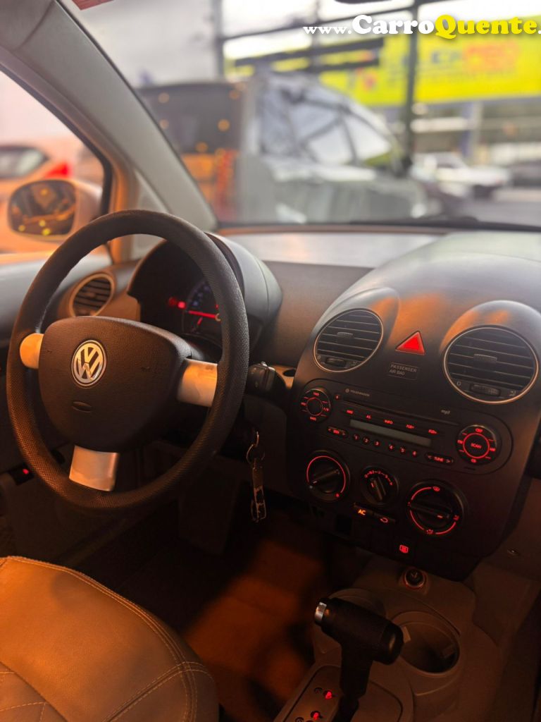 VOLKSWAGEN   NEW BEETLE 2.0 MI MEC.AUT.   PRATA 2010 2.0 GASOLINA - Loja
