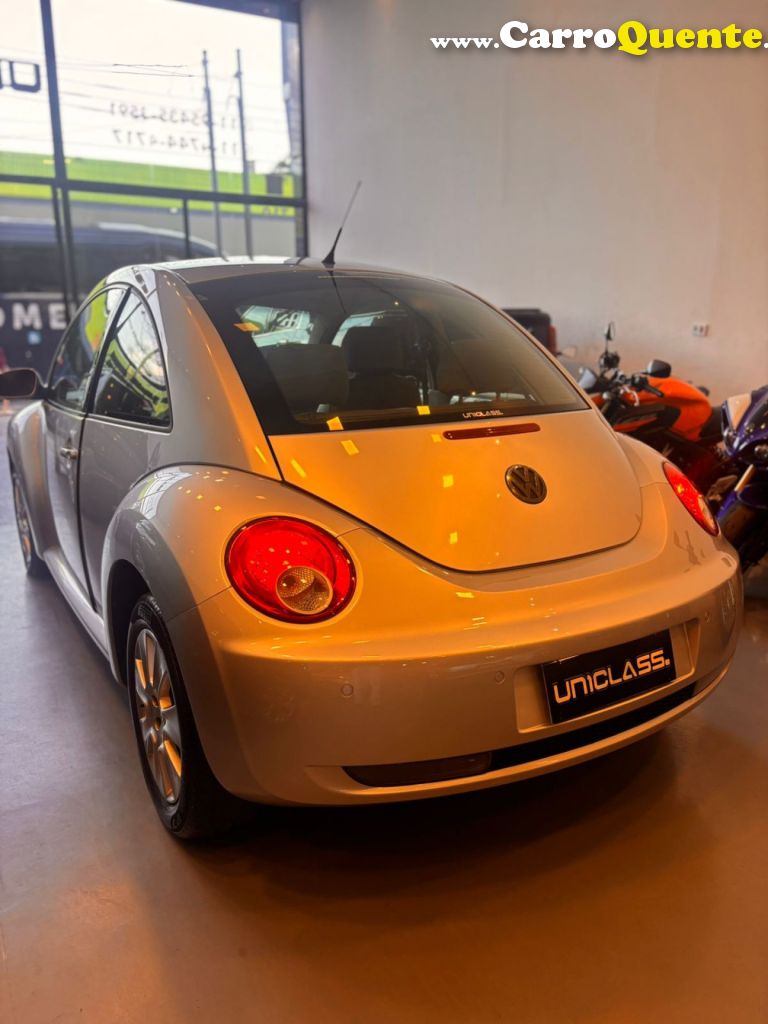 VOLKSWAGEN   NEW BEETLE 2.0 MI MEC.AUT.   PRATA 2010 2.0 GASOLINA - Loja