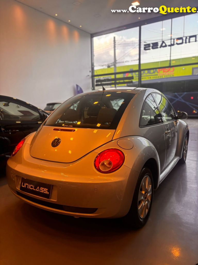 VOLKSWAGEN   NEW BEETLE 2.0 MI MEC.AUT.   PRATA 2010 2.0 GASOLINA - Loja