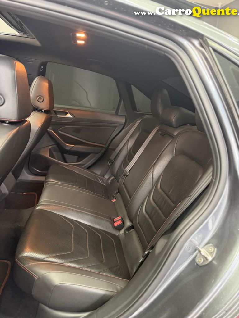 VOLKSWAGEN   JETTA GLI 350 TSI 2.0 16V 4P AUT.   CINZA 2021 2.0 GASOLINA - Loja