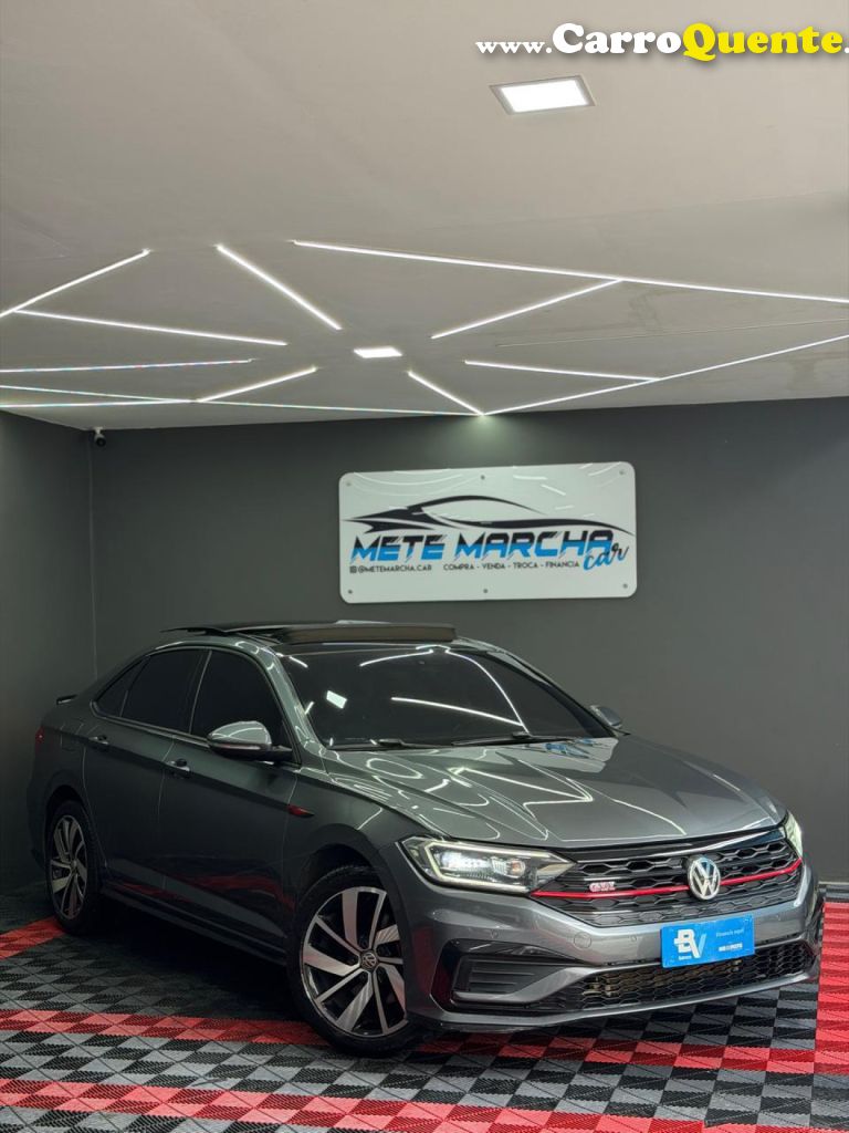 VOLKSWAGEN   JETTA GLI 350 TSI 2.0 16V 4P AUT.   CINZA 2021 2.0 GASOLINA - Loja