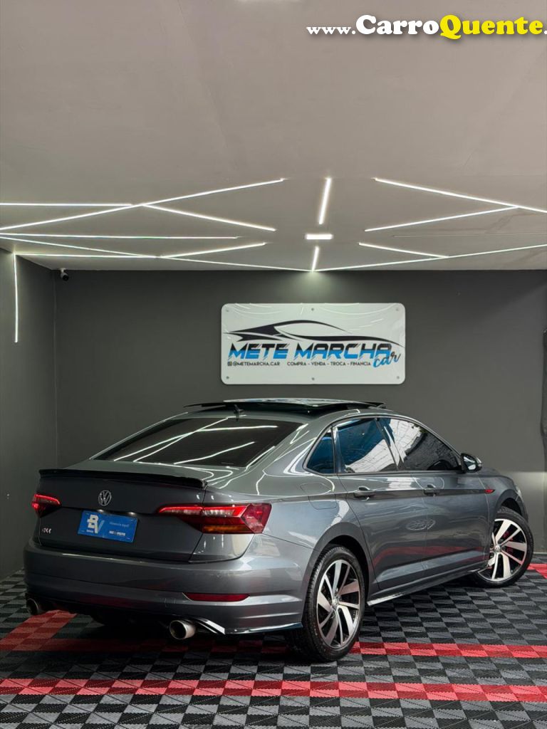 VOLKSWAGEN   JETTA GLI 350 TSI 2.0 16V 4P AUT.   CINZA 2021 2.0 GASOLINA - Loja