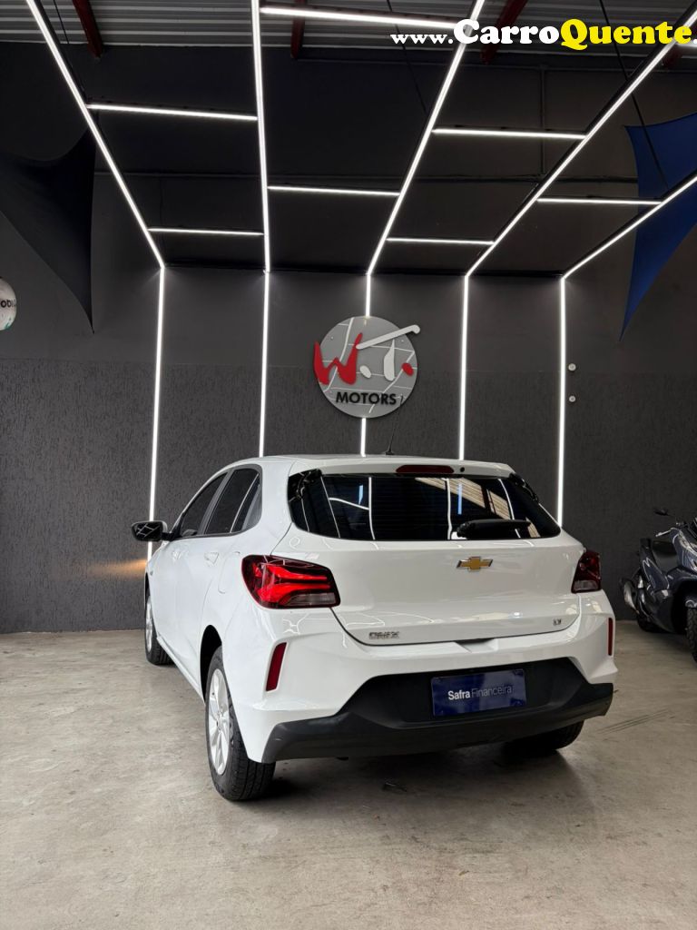 CHEVROLET   ONIX HATCH LT 1.0 12V FLEX 5P MEC.   BRANCO 2022 1.0 FLEX - Loja