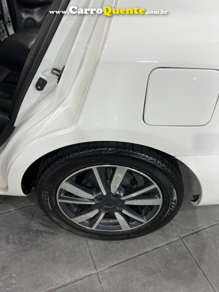 Nissan VERSA 1.6 16V FLEXSTART SL 4P MANUAL - Loja