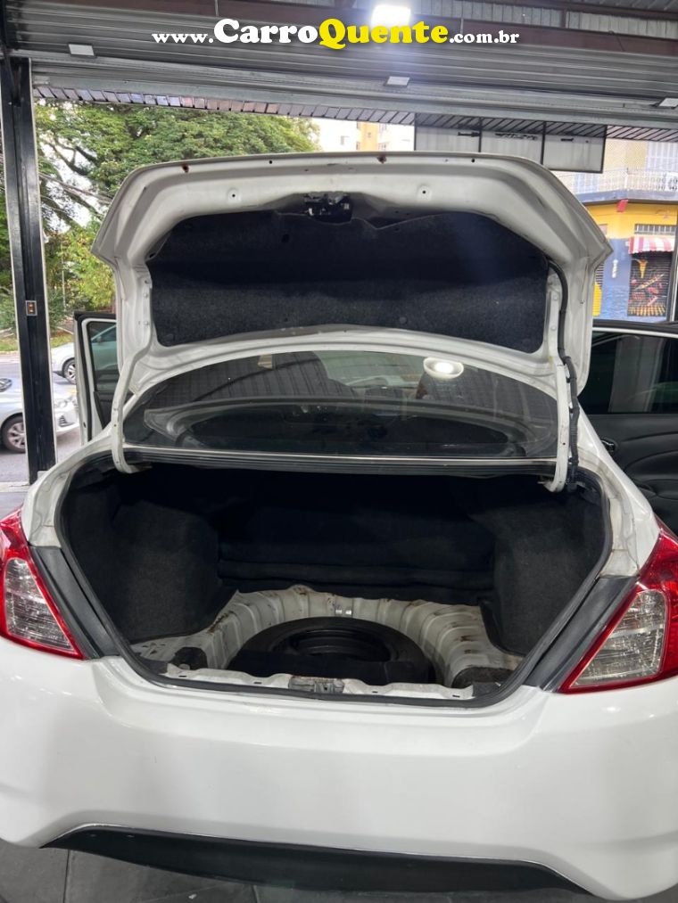 Nissan VERSA 1.6 16V FLEXSTART SL 4P MANUAL - Loja