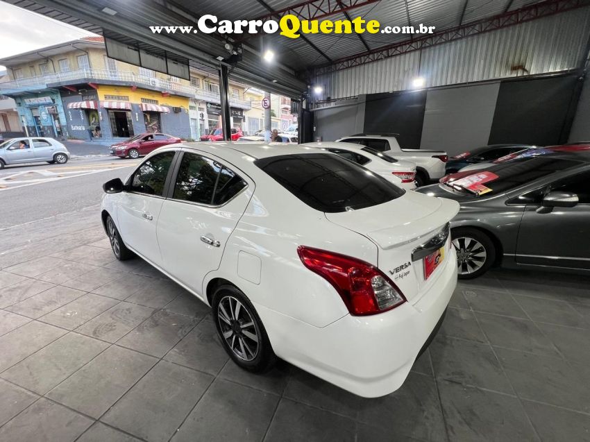 Nissan VERSA 1.6 16V FLEXSTART SL 4P MANUAL - Loja