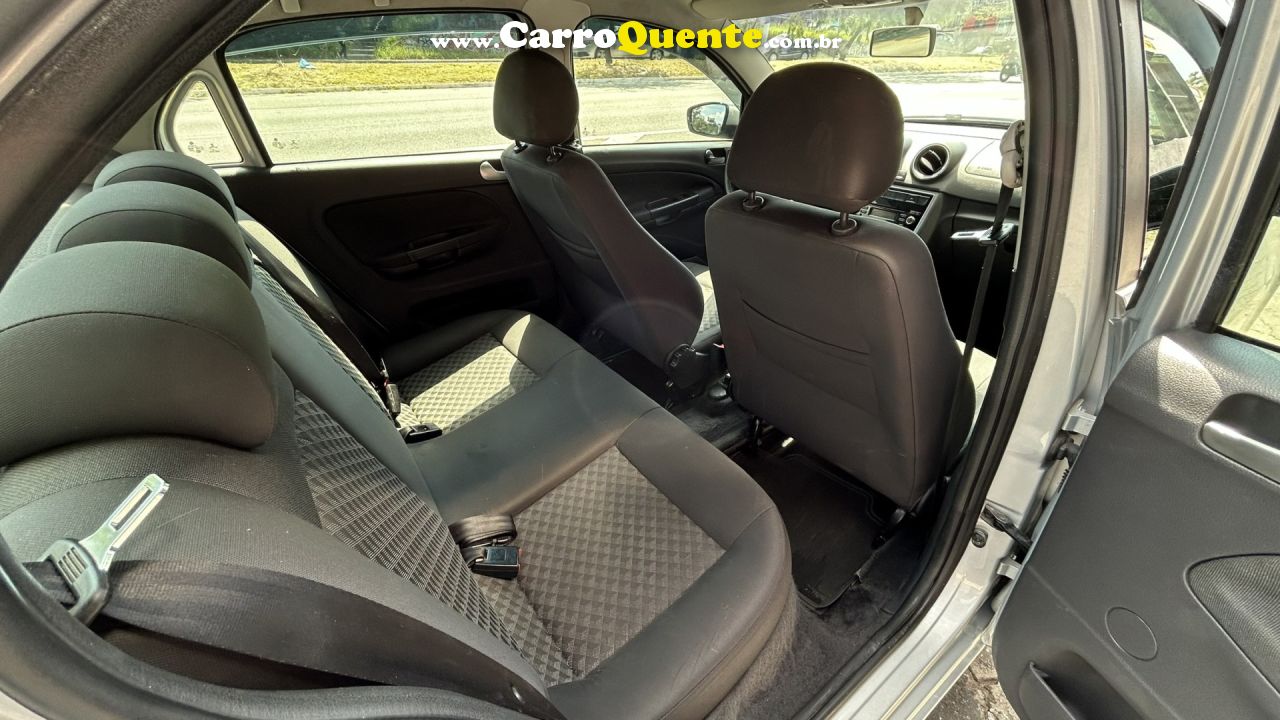 VOLKSWAGEN   VOYAGE COMFORTLINE  1.0 T.FLEX 8V 4P   PRATA 2015 1.0 FLEX - Loja