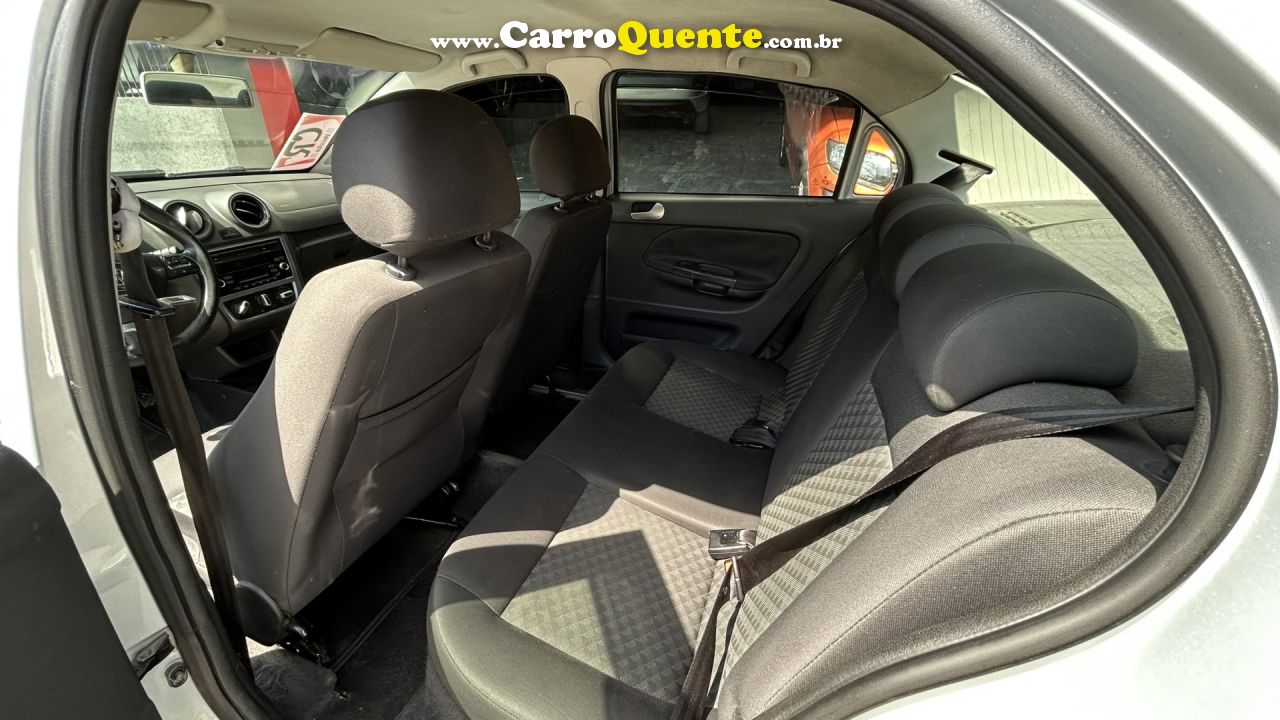 VOLKSWAGEN   VOYAGE COMFORTLINE  1.0 T.FLEX 8V 4P   PRATA 2015 1.0 FLEX - Loja