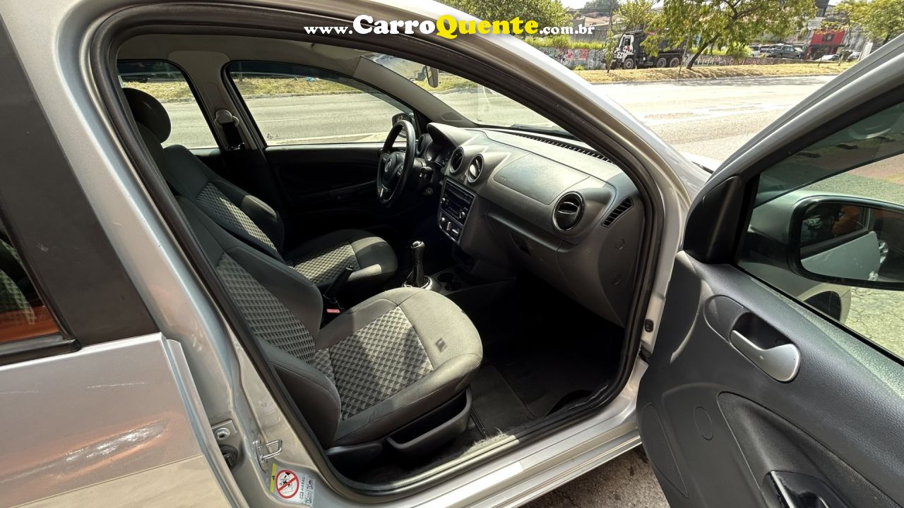 VOLKSWAGEN   VOYAGE COMFORTLINE  1.0 T.FLEX 8V 4P   PRATA 2015 1.0 FLEX - Loja