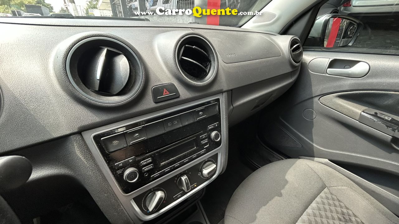 VOLKSWAGEN   VOYAGE COMFORTLINE  1.0 T.FLEX 8V 4P   PRATA 2015 1.0 FLEX - Loja