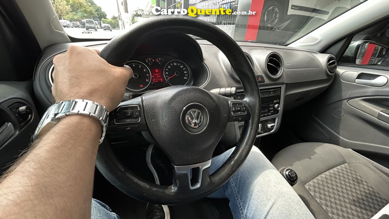 VOLKSWAGEN   VOYAGE COMFORTLINE  1.0 T.FLEX 8V 4P   PRATA 2015 1.0 FLEX - Loja