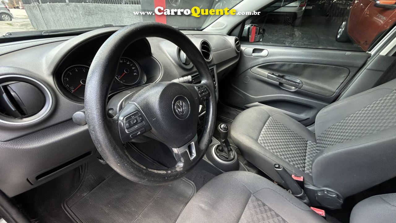 VOLKSWAGEN   VOYAGE COMFORTLINE  1.0 T.FLEX 8V 4P   PRATA 2015 1.0 FLEX - Loja