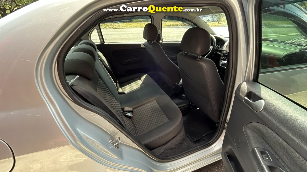 VOLKSWAGEN   VOYAGE COMFORTLINE  1.0 T.FLEX 8V 4P   PRATA 2015 1.0 FLEX - Loja