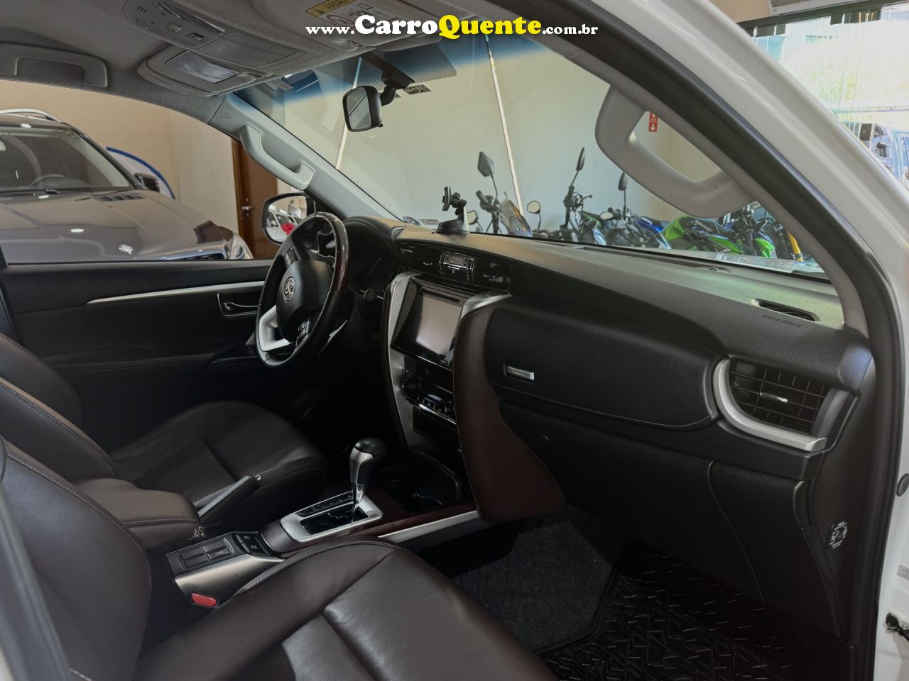 TOYOTA   HILUX SW4 SRV 4X2 2.7 FLEX 16V AUT.   BRANCO 2018 2.7 FLEX - Loja