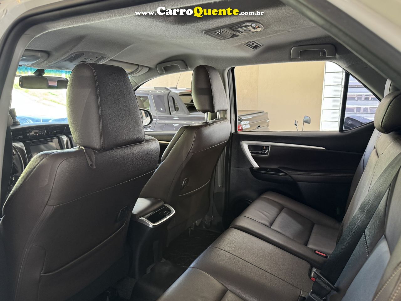 TOYOTA   HILUX SW4 SRV 4X2 2.7 FLEX 16V AUT.   BRANCO 2018 2.7 FLEX - Loja