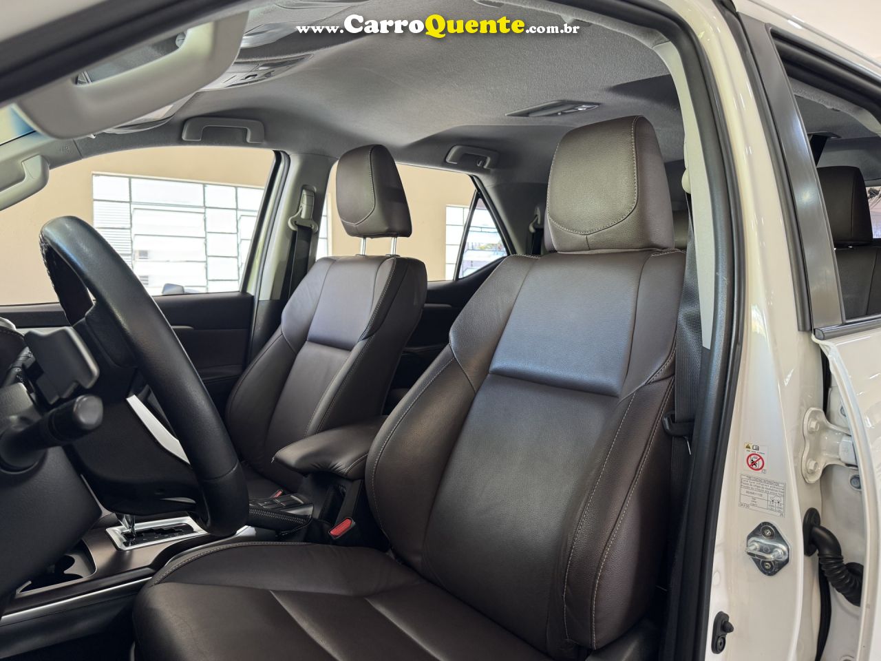 TOYOTA   HILUX SW4 SRV 4X2 2.7 FLEX 16V AUT.   BRANCO 2018 2.7 FLEX - Loja