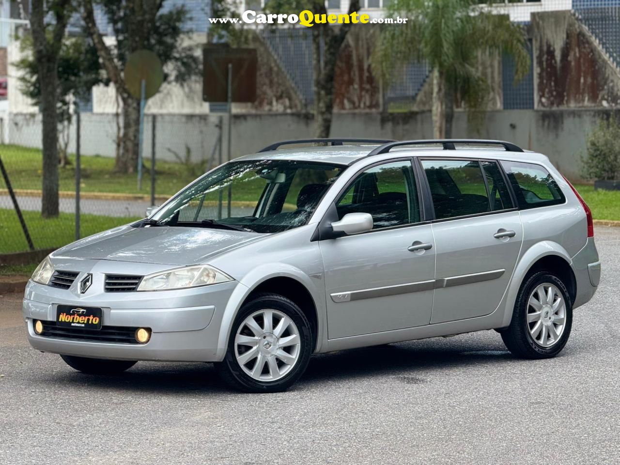 RENAULT   MEGANE GRAND TOUR DYNAM. HI-FLEX 1.6 16V   PRATA 2011 1.6 GASOLINA - Loja