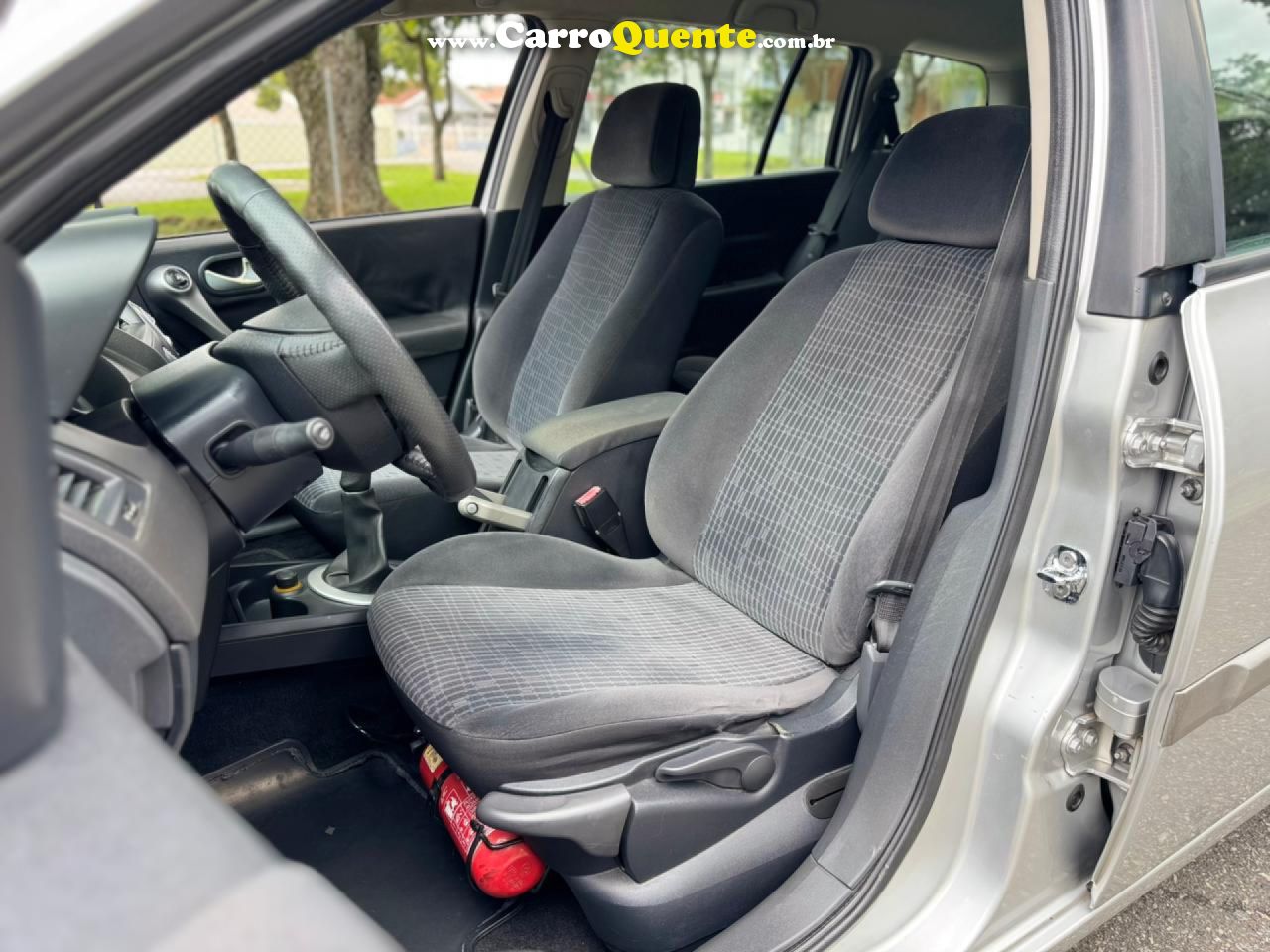 RENAULT   MEGANE GRAND TOUR DYNAM. HI-FLEX 1.6 16V   PRATA 2011 1.6 GASOLINA - Loja