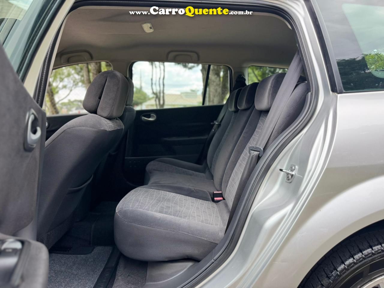RENAULT   MEGANE GRAND TOUR DYNAM. HI-FLEX 1.6 16V   PRATA 2011 1.6 GASOLINA - Loja